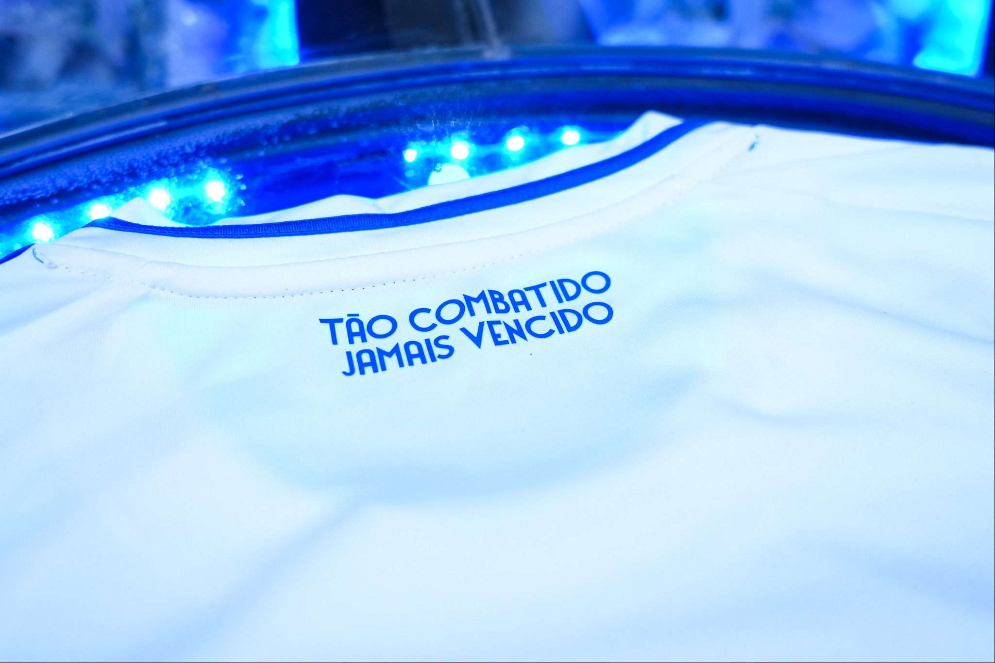 Peça é uma homenagem ao hino do clube