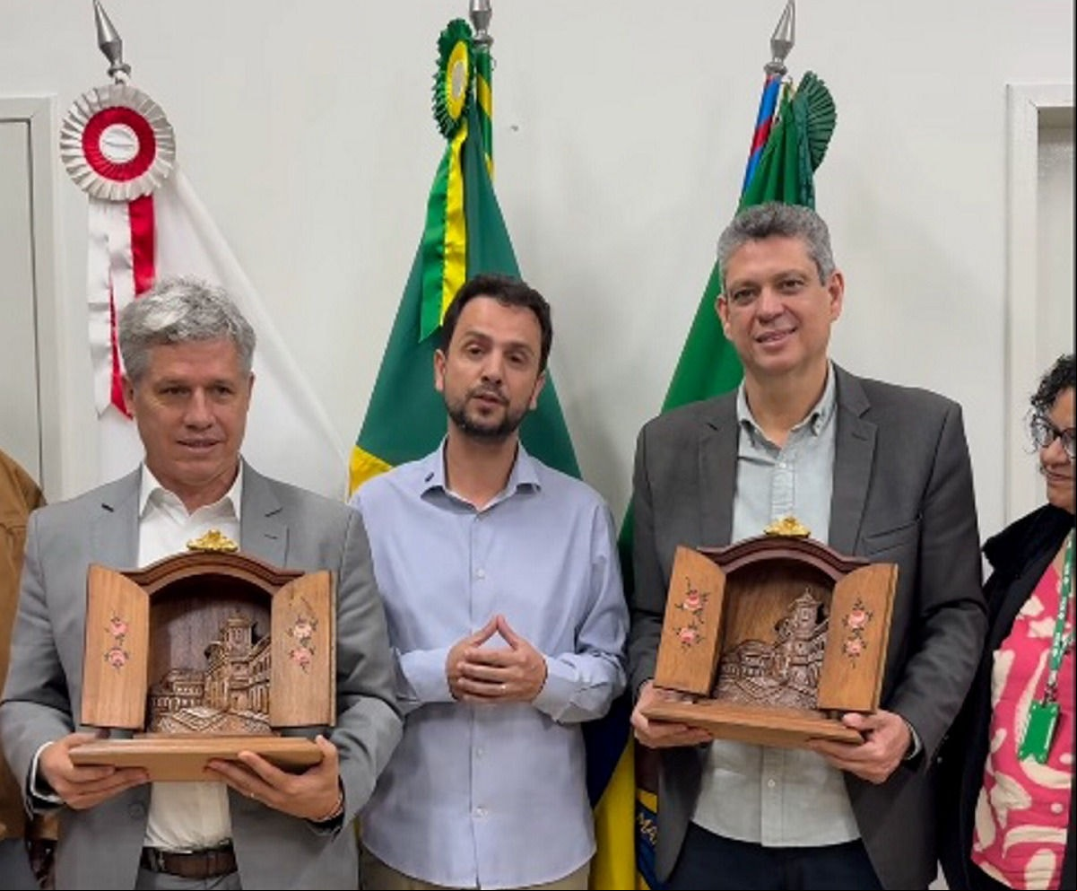Ministros Paulo Teixeira (Desenvolvimento Agrário) e Márcio Macedo (Secretário-Geral) se reuniram nesta quarta, 12, com o prefeito de Mariana, Juliano Duarte (PSB)