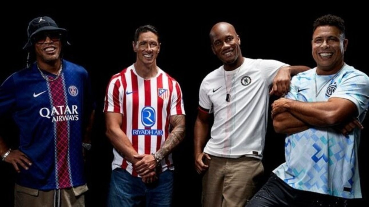 Ronaldinho, Fernando Torres, Drogba e Ronaldo posaram com as novas camisas desenvolvidas pela Nike especialmente para a competição