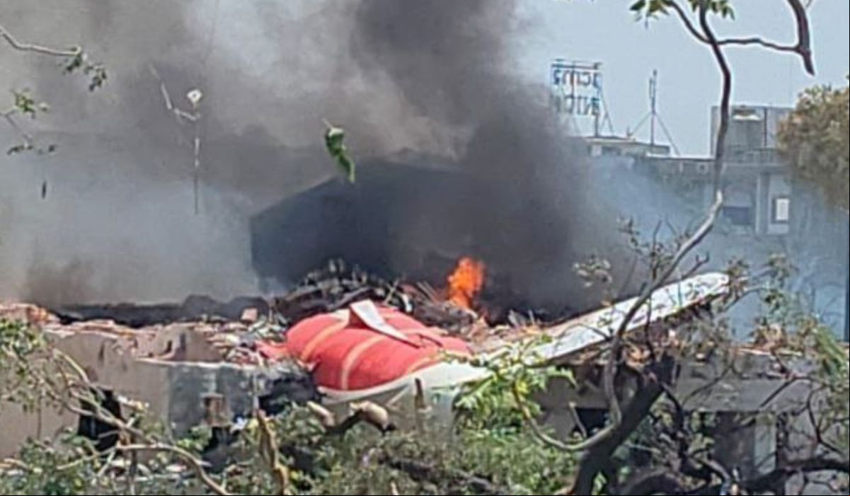 A Air India confirmou que 169 indianos, 53 britânicos, 7 portugueses e um canadense estavam a bordo do avião