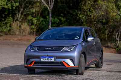 BYD Dolphin tem design inspirado nas ondas do mar, segundo a marca chinesa