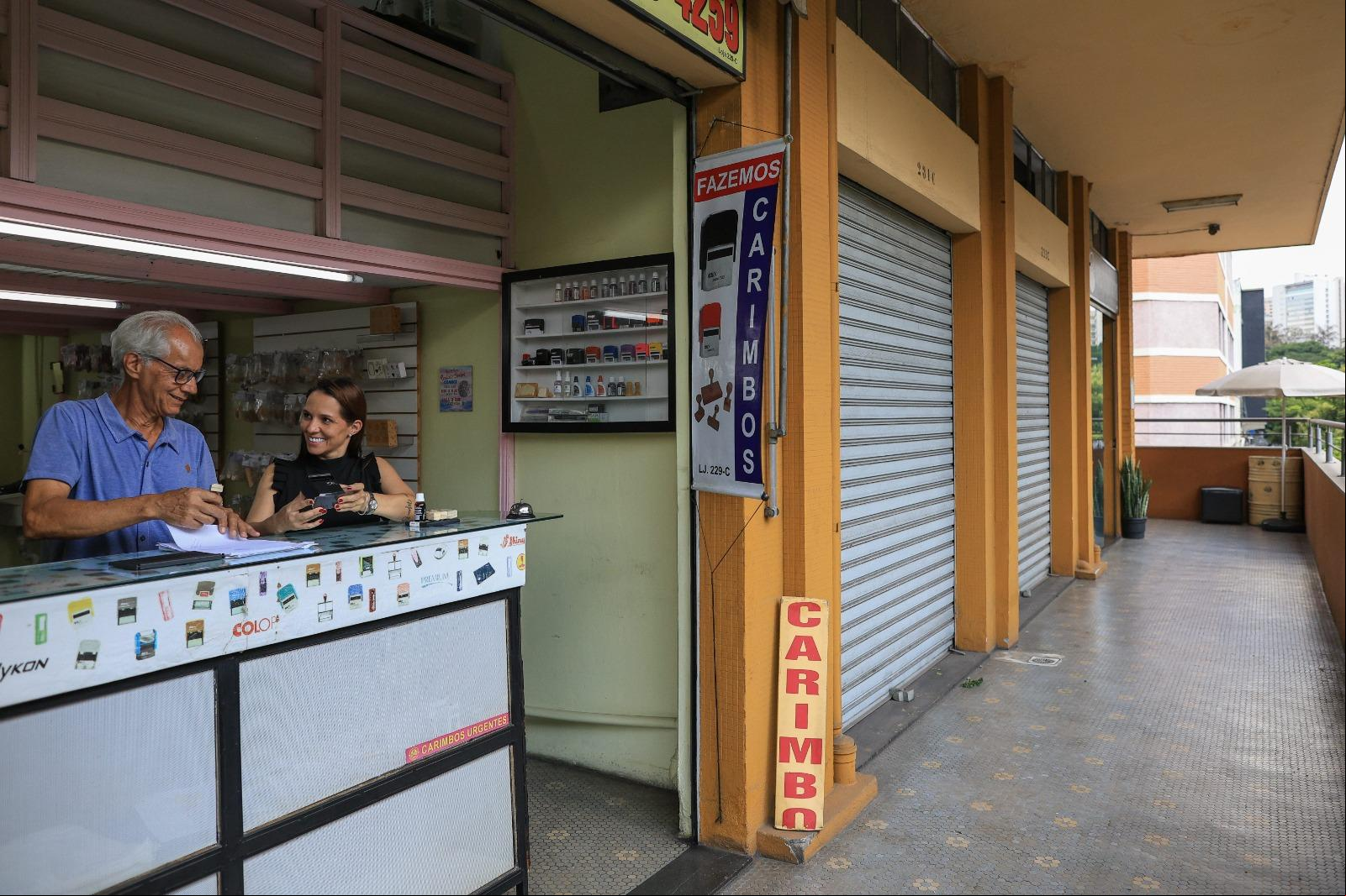 Edifício Central foi foco de lojas de carimbo, hoje em redução